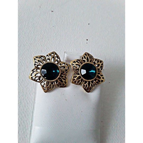 Vintage Solid Gold Tone and Faux Emerald Stone Star Flower Stud Earrings - Picture 1 of 3